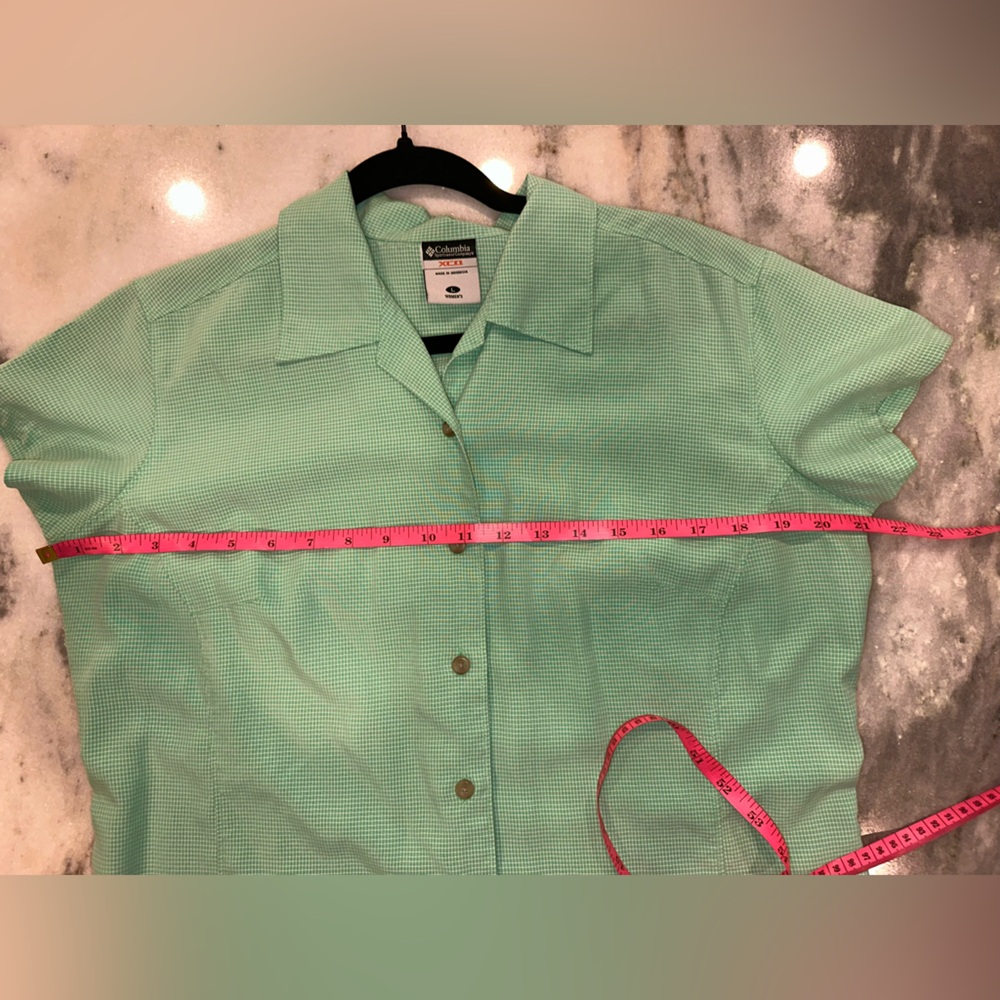 EUC Size Large Columbia Women's Green Button-Up Top‎ - Picture 8 of 8